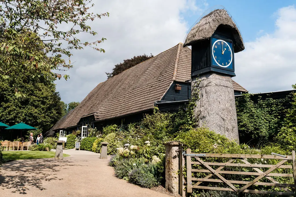 clock-barn-weddings-entrance