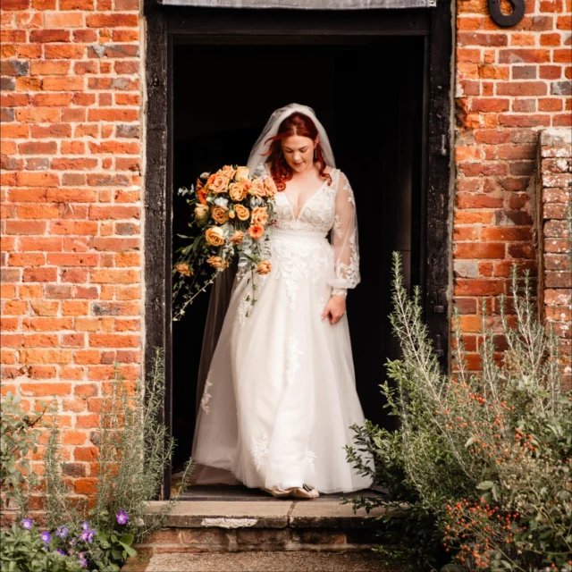 - M & C -  Late October gave these two the perfect backdrop for the best day - Congratulations to such a wonderful couple! 🧡🍂🌸  @beautifullightukphotography  #love #autumn #weddingday