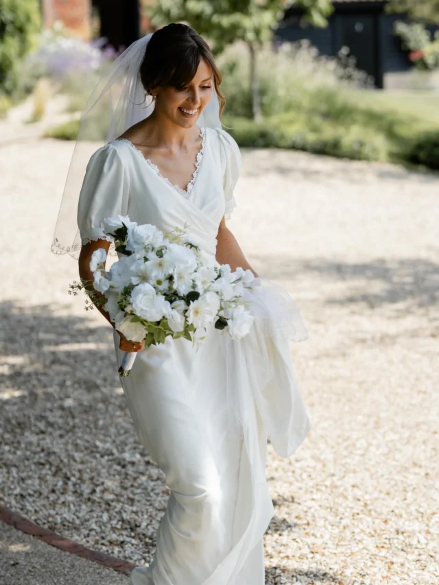 Say hello to Cloud Dancer…  Pantone’s Colour of the Year and quite possibly your 2026 wedding planning obsession. As we welcome a new year, this soft, serene shade sits effortlessly within wedding palettes - from graceful florals to delicate tablescapes.  Want to see how this dreamy shade comes to life at Clock Barn? Tap the link in our bio to book your Showround and begin your wedding planning journey. 🤍✨  🤍 @pantone  📷
@jameskimberleyphotography 
@alisaroberts_ 
@emine.weddings 
@studiorougephotography 
@katherine_and_her_camera 
@monkeymole 
@lydia.stamps 
@maddiewatersphoto  #newyear #weddingtrends #pantone #colouroftheyear #weddingplanning