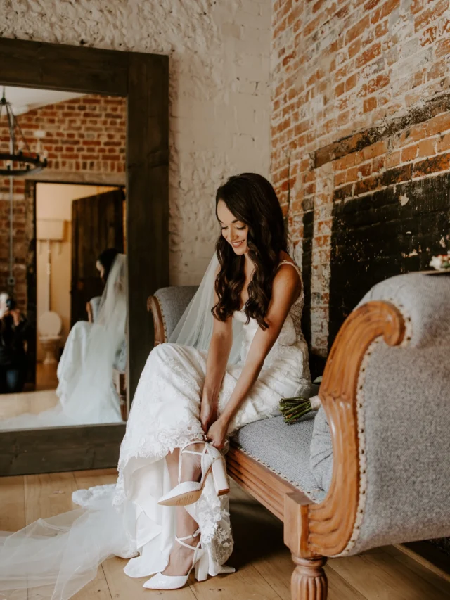 ✨Transitional Seasons✨  As we move through the beautiful transitional season of March, we can’t help but look back on another beautiful in-between moment…  J&O’s September wedding🍂  A day where summer lingered, light turned perfectly golden and their celebration felt effortlessly magical.  There is still time to secure your own evolving celebration!  Make the most of our offers across all remaining 2026 availability. Secure your date and start planning your celebration. 🗓️  📷 @studiorougephotography  #transitionalseasons #goldenhour #softlight #septemberwedding